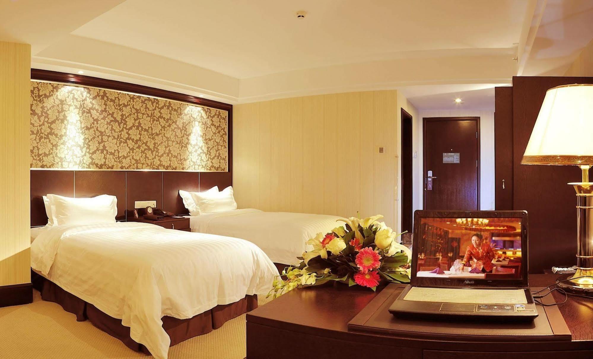 Zhaorui International Hotel Wuhan Extérieur photo